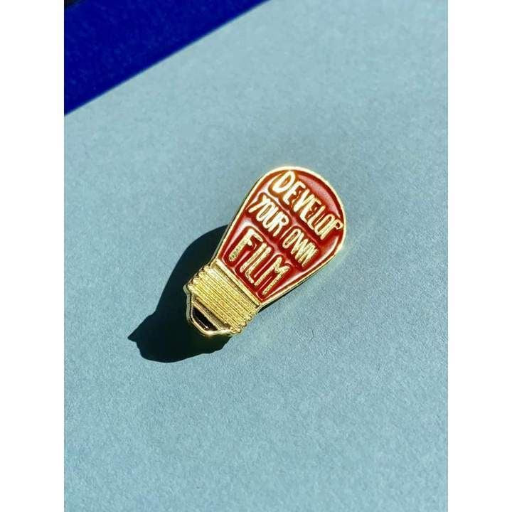 Official Exclusive Dark Room Red Bulb Develop own Film emblem Lapel Pin Badge UK