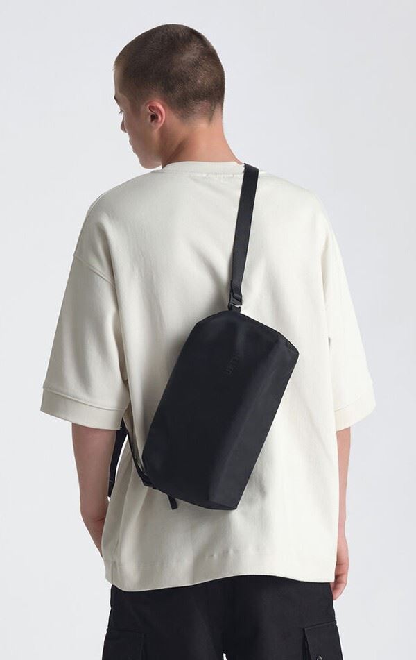 Urth Dolomite Cross-Body Camera Sling Bag in Black Weatherproof (UK Stock)  BNIP