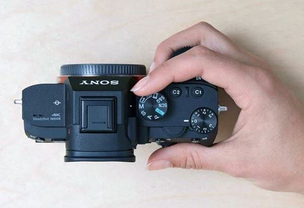 Urth Manual Lens Mount Adapter = Canon FD-Mount Lens to Sony E-Mount Camera Body