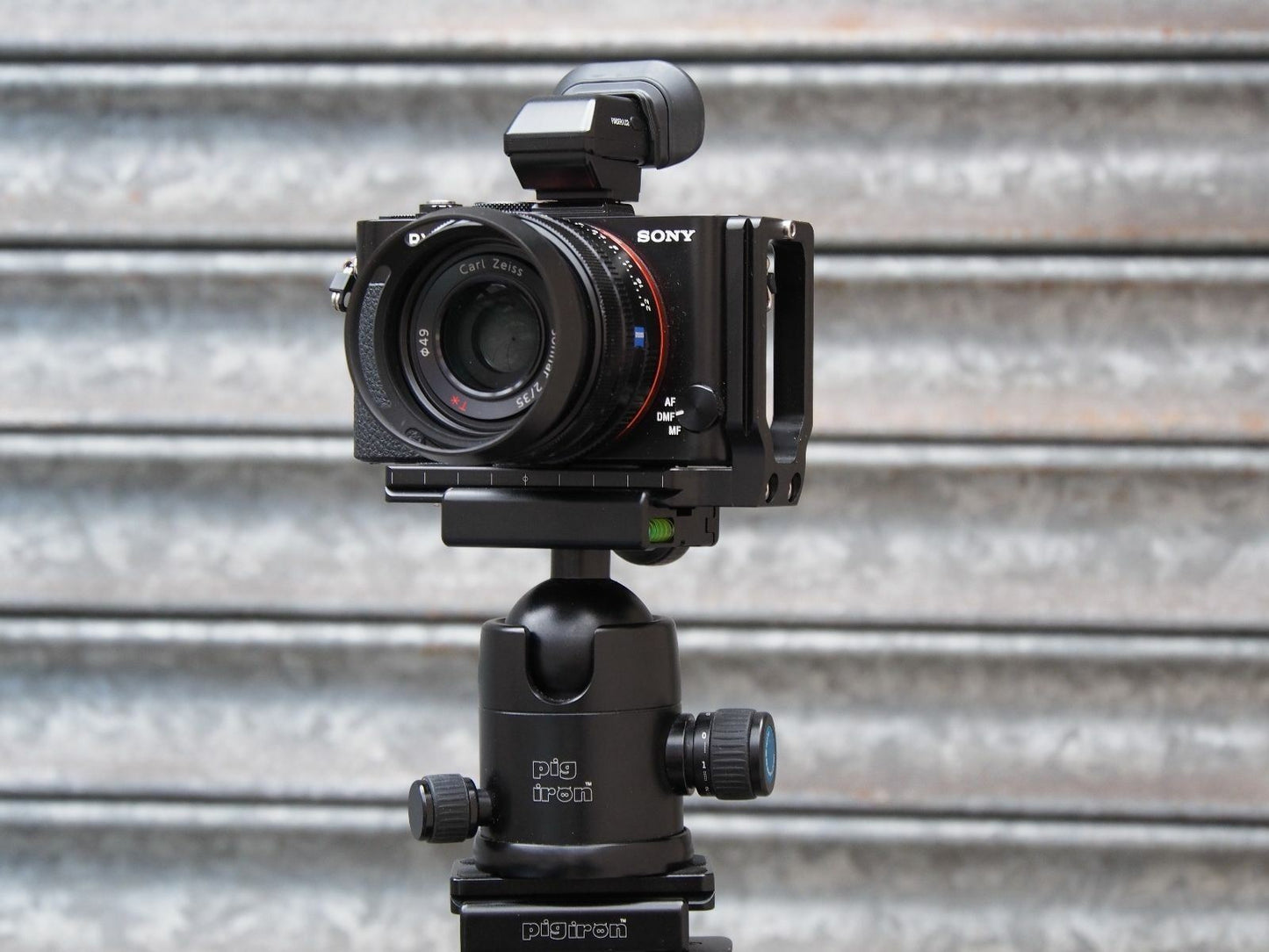 Pig Iron LB-1 L-Bracket. Arca Swiss Compatible Quick Release Camera Tripod Plate