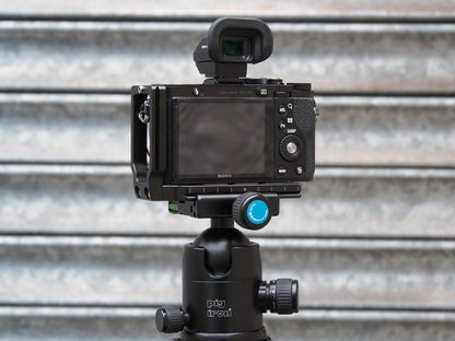 Pig Iron LB-1 L-Bracket. Arca Swiss Compatible Quick Release Camera Tripod Plate