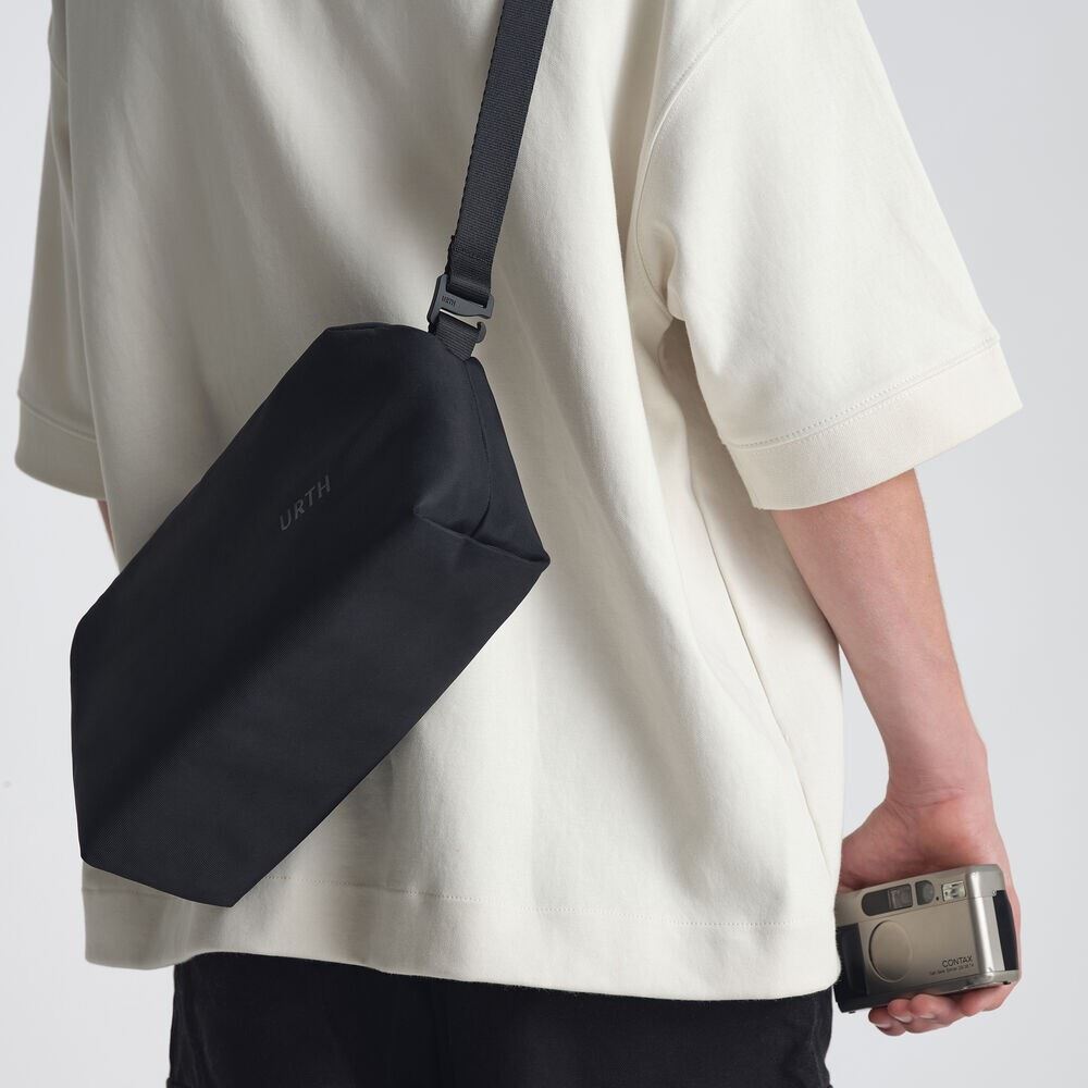 Urth Dolomite Cross-Body Camera Sling Bag in Black Weatherproof (UK Stock)  BNIP