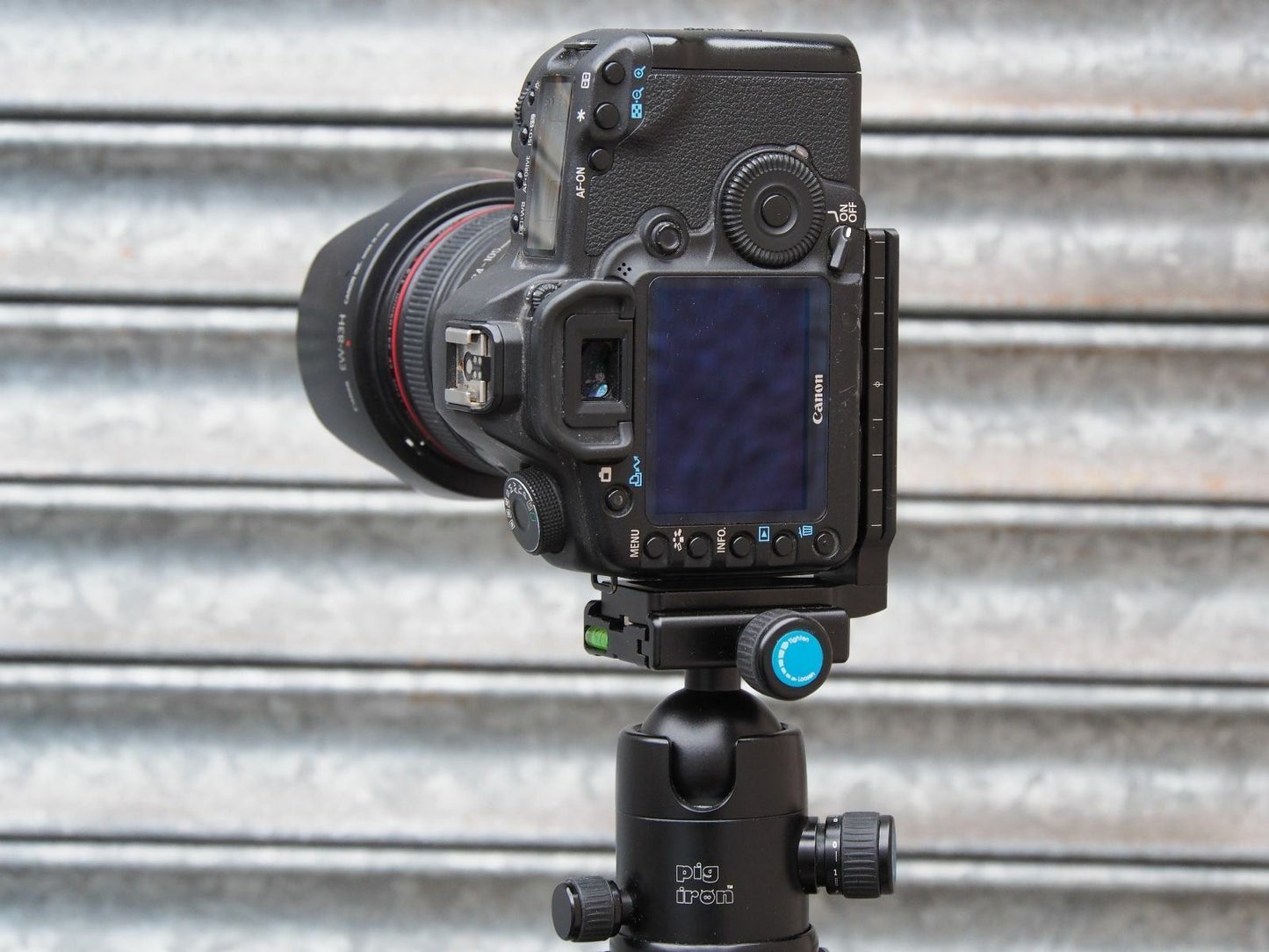 Pig Iron LB-1 L-Bracket. Arca Swiss Compatible Quick Release Camera Tripod Plate